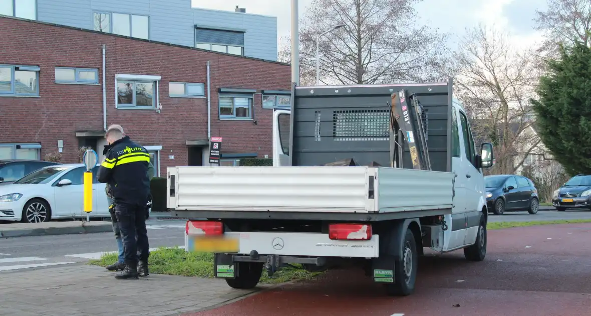 Voetganger aangereden door een bestelbus met laadbak - Foto 1