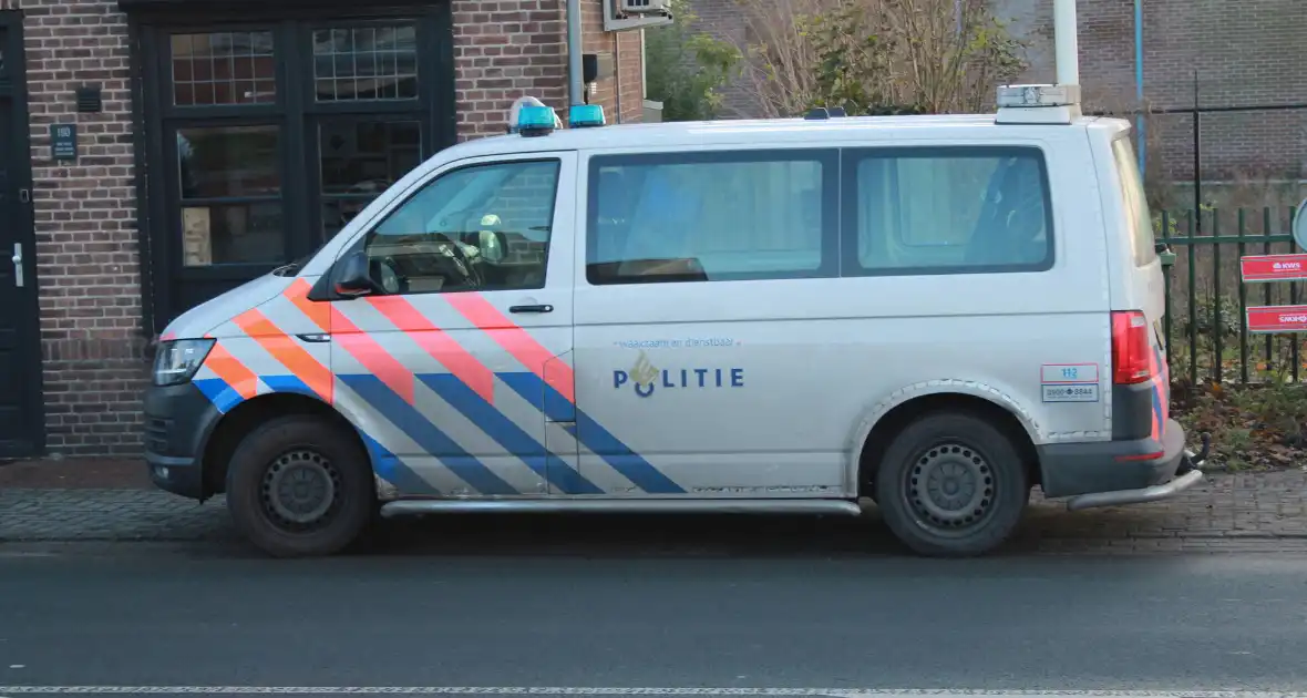 Voetganger aangereden door een bestelbus met laadbak - Foto 3