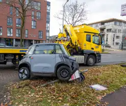 Brommobiel belandt bovenop bushaltepaal