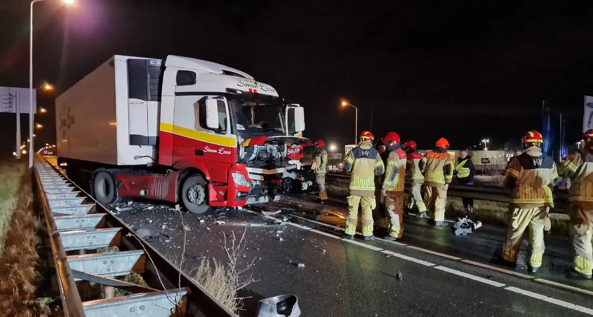 Vier gewonden bij frontale botsing met vrachtwagen