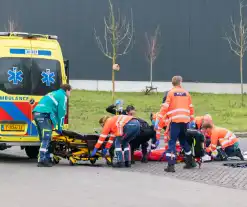 Fietser belandt meters verder na ongeval met vrachtwagen