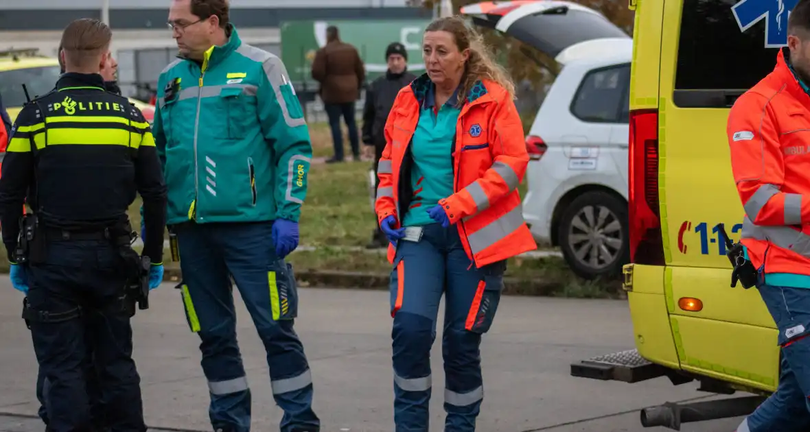 Fietser belandt meters verder na ongeval met vrachtwagen - Foto 4