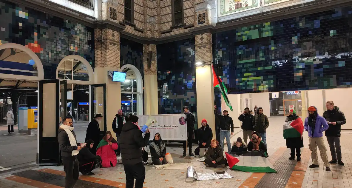 Palestijn verzet in stationshal - Foto 1