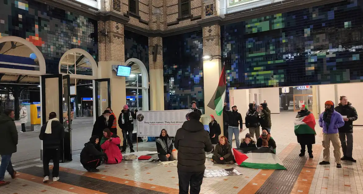 Palestijn verzet in stationshal - Foto 2