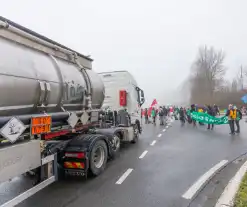 Extintion Rebellion blokkeert Moezelweg Europoort / Botlek