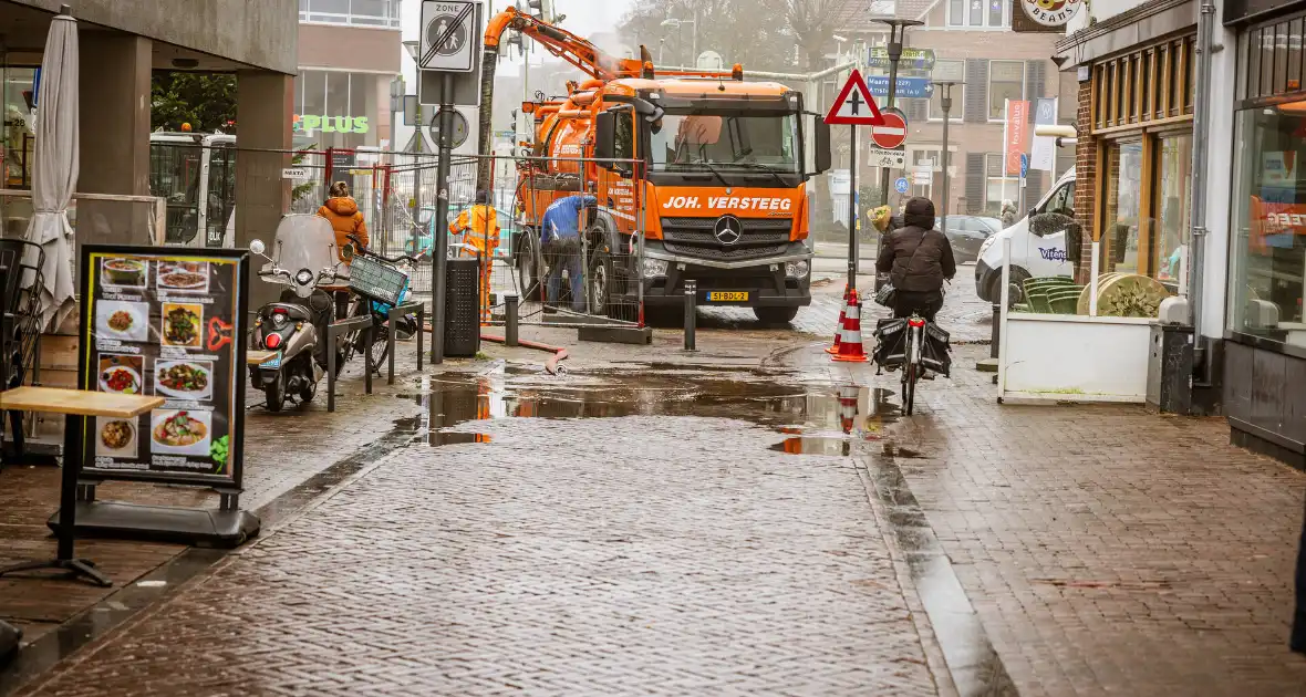 Winkelstraat afgesloten door waterleidingbreuk