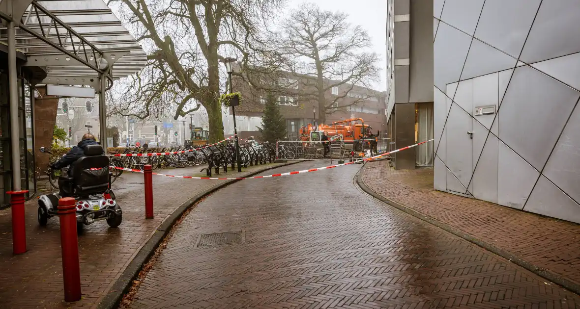 Winkelstraat afgesloten door waterleidingbreuk - Foto 1