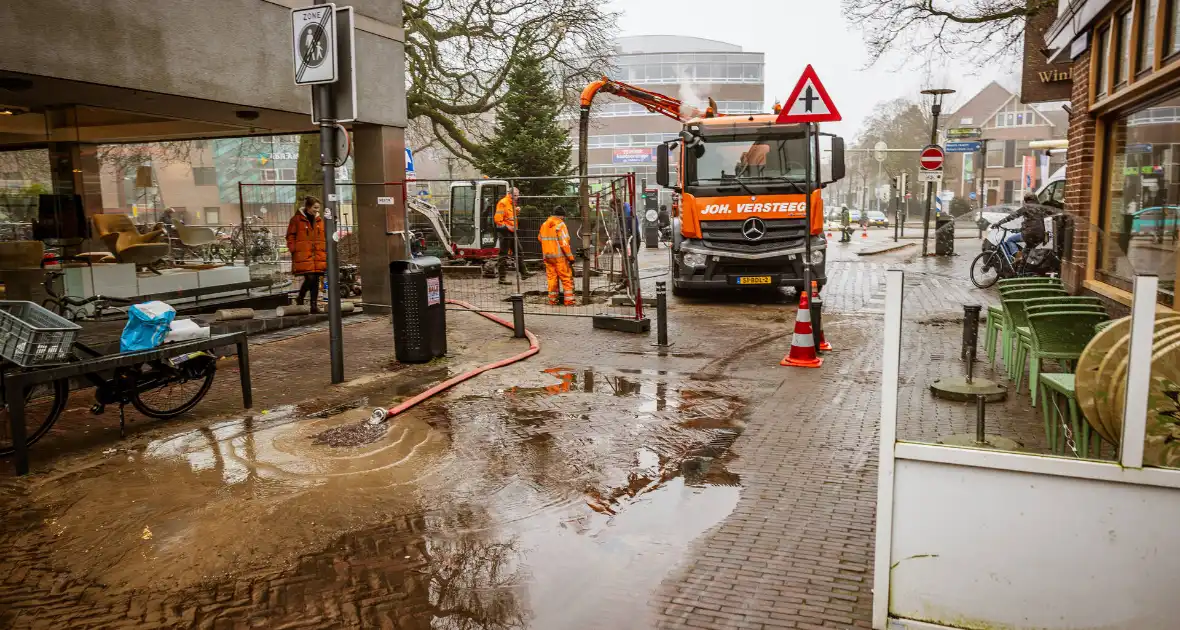 Winkelstraat afgesloten door waterleidingbreuk - Foto 2