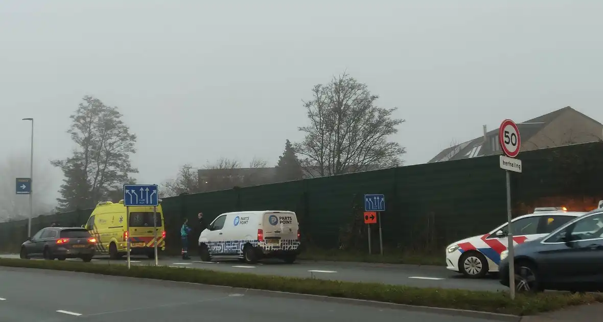 Auto en bestelbus betrokken bij ongeval - Foto 4