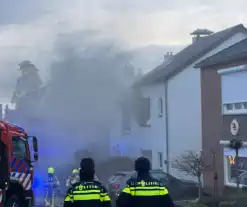 Flinke rookontwikkeling door kelderbrand, twee honden gered