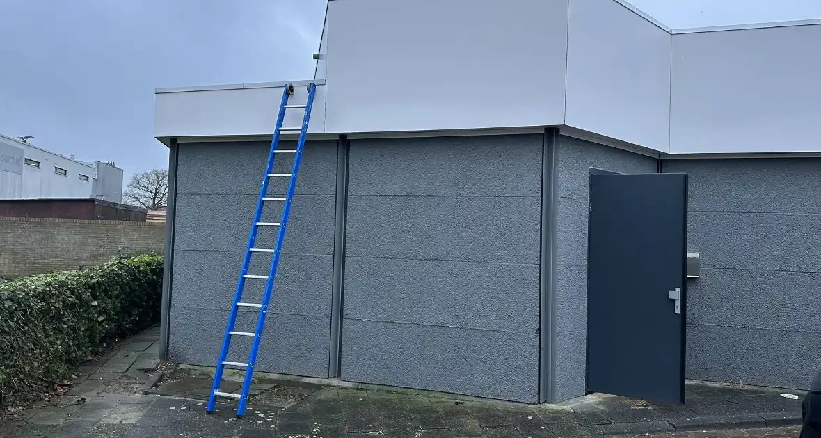 Veel schade bij inbraak in tankstation - Foto 2