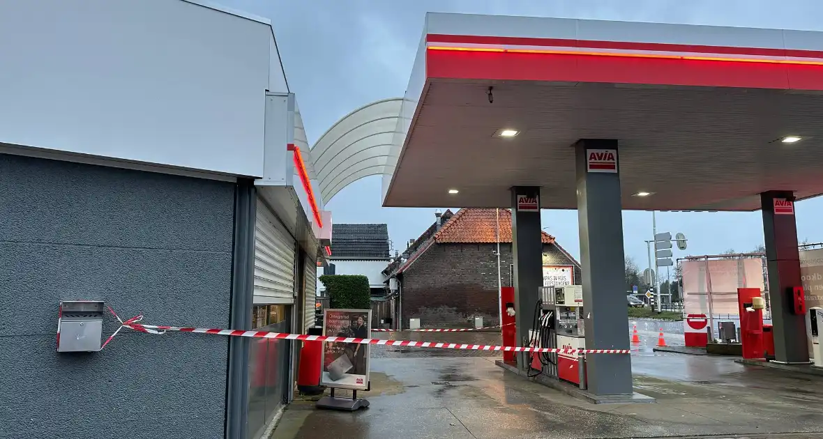 Veel schade bij inbraak in tankstation - Foto 4