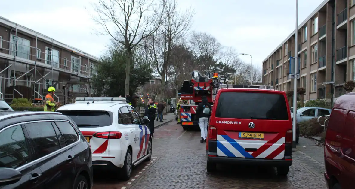 Hulpdiensten ingezet voor omgewaaide steiger - Foto 1