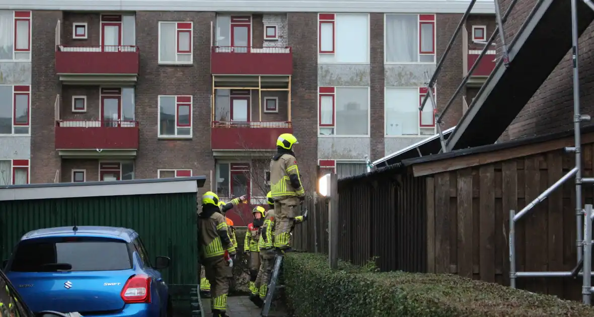 Hulpdiensten ingezet voor omgewaaide steiger - Foto 5