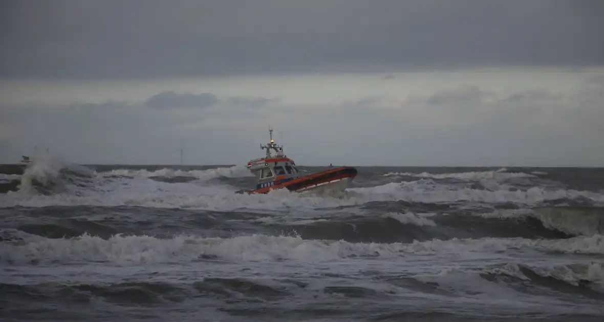 KNRM zoekt naar mogelijk vermiste zwemmer - Foto 7