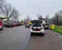 Automobiliste rijdt de Watering in