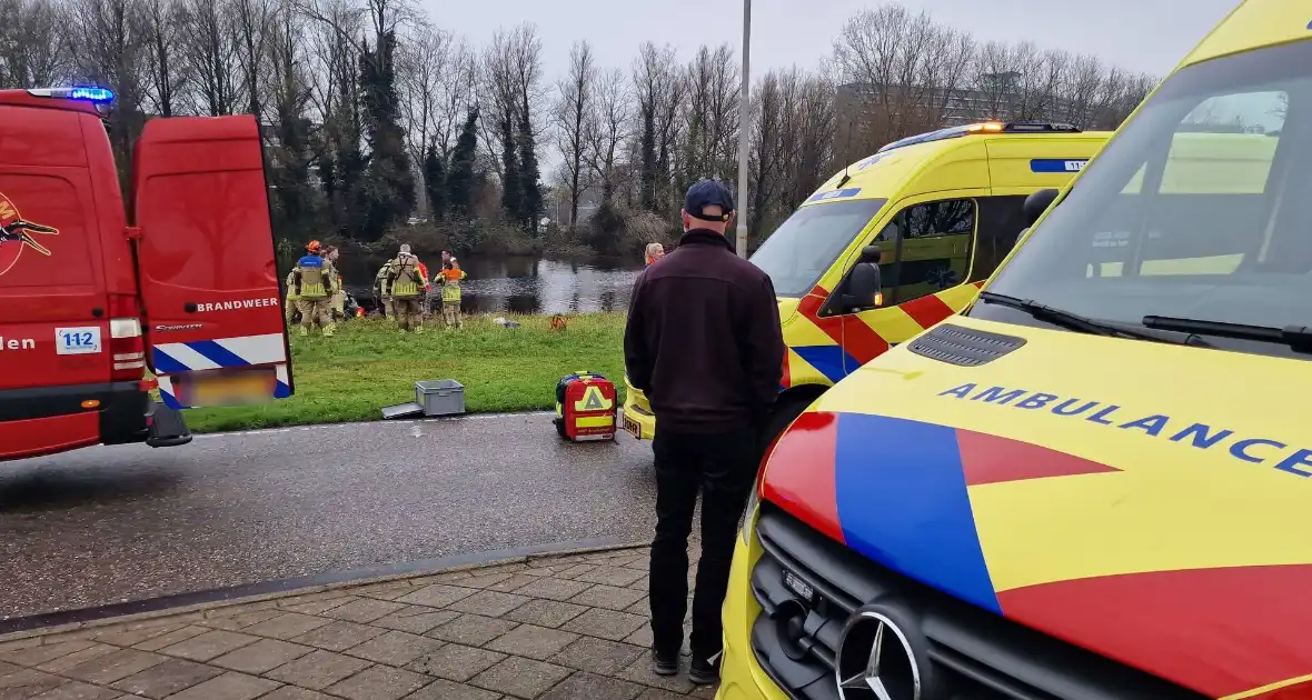 Automobiliste rijdt de Watering in - Foto 4