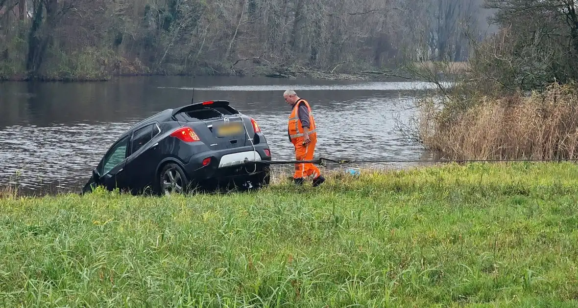 Automobiliste rijdt de Watering in - Foto 8