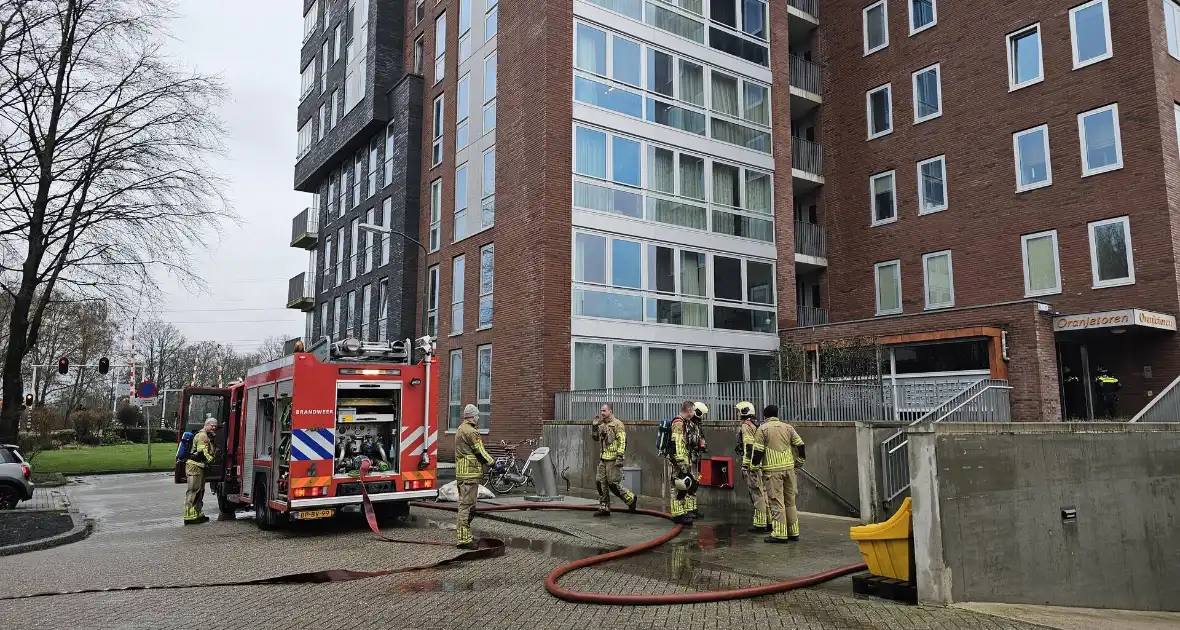 Brandweer blust keukenbrand in appartementencomplex