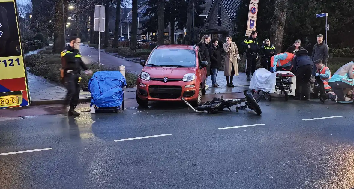 Gewonden en verkeerschaos na aanrijding - Foto 1