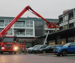 Persoon afgehesen na val van balkon