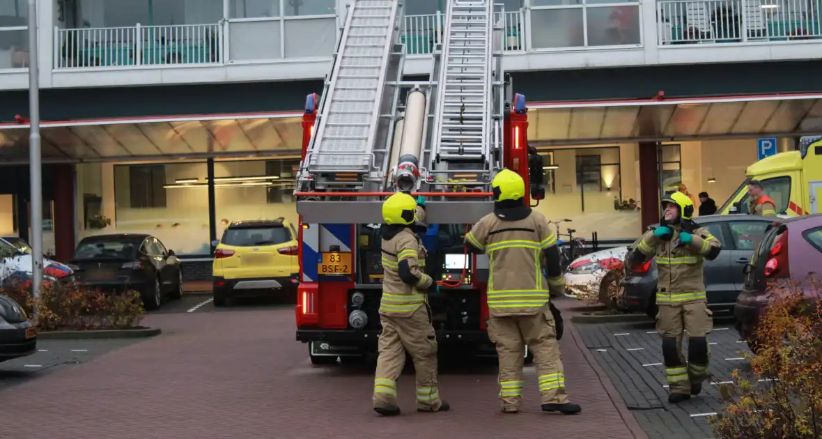 Persoon afgehesen na val van balkon - Foto 1