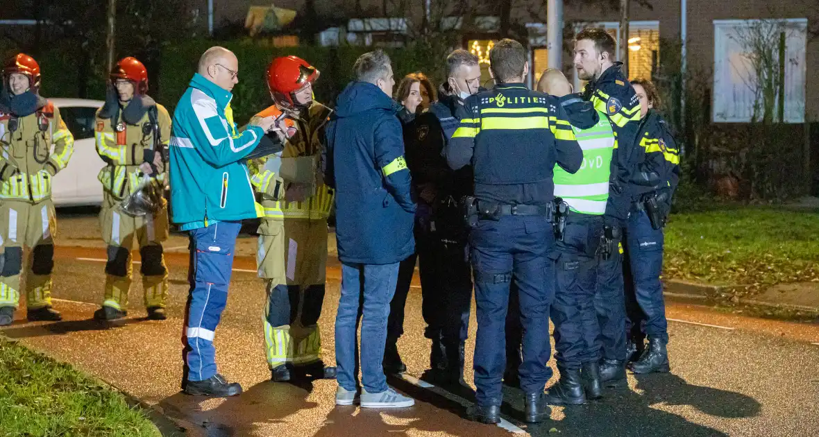 Voordeur zwaar beschadigd door explosie - Foto 8