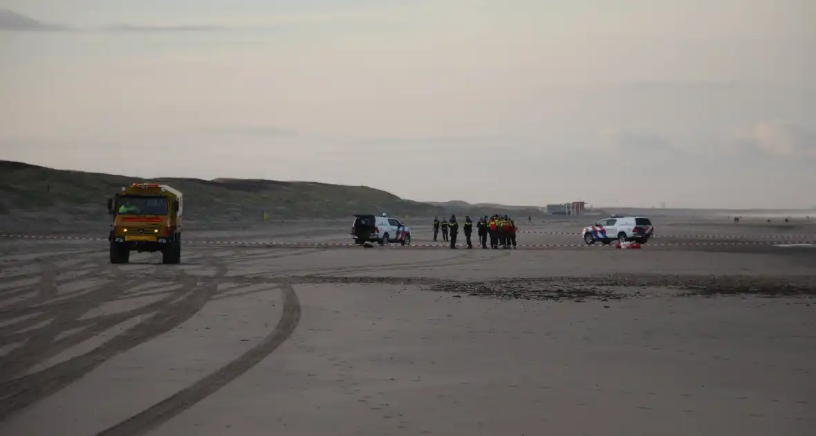 Levenloos lichaam aangetroffen op strand - Foto 1