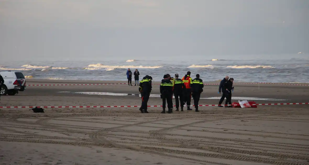 Levenloos lichaam aangetroffen op strand - Foto 2