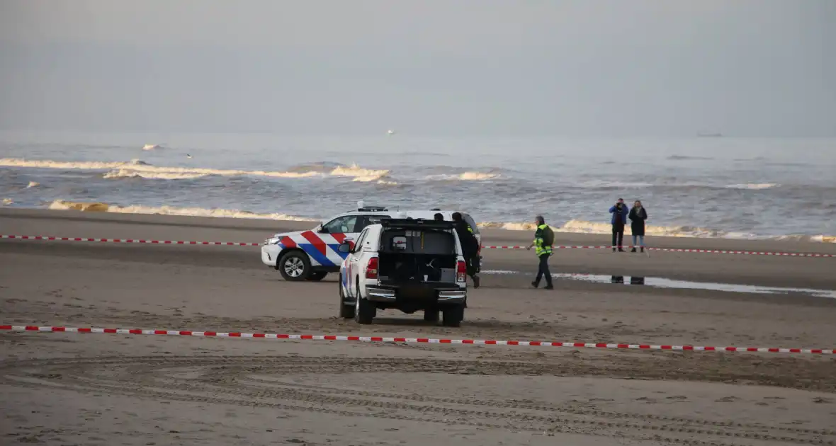 Levenloos lichaam aangetroffen op strand - Foto 4