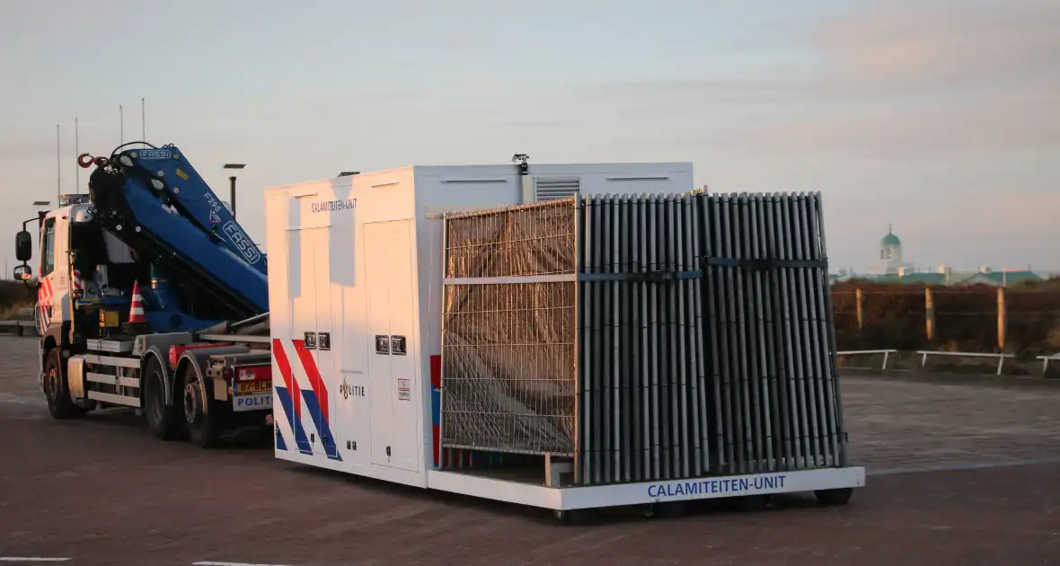 Levenloos lichaam aangetroffen op strand - Foto 8