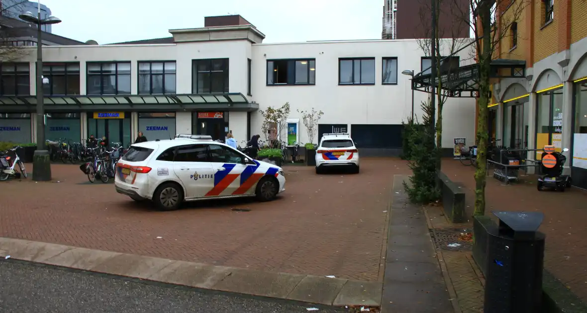 Persoon gewond na val in supermarkt - Foto 2