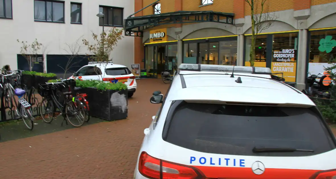 Persoon gewond na val in supermarkt - Foto 3