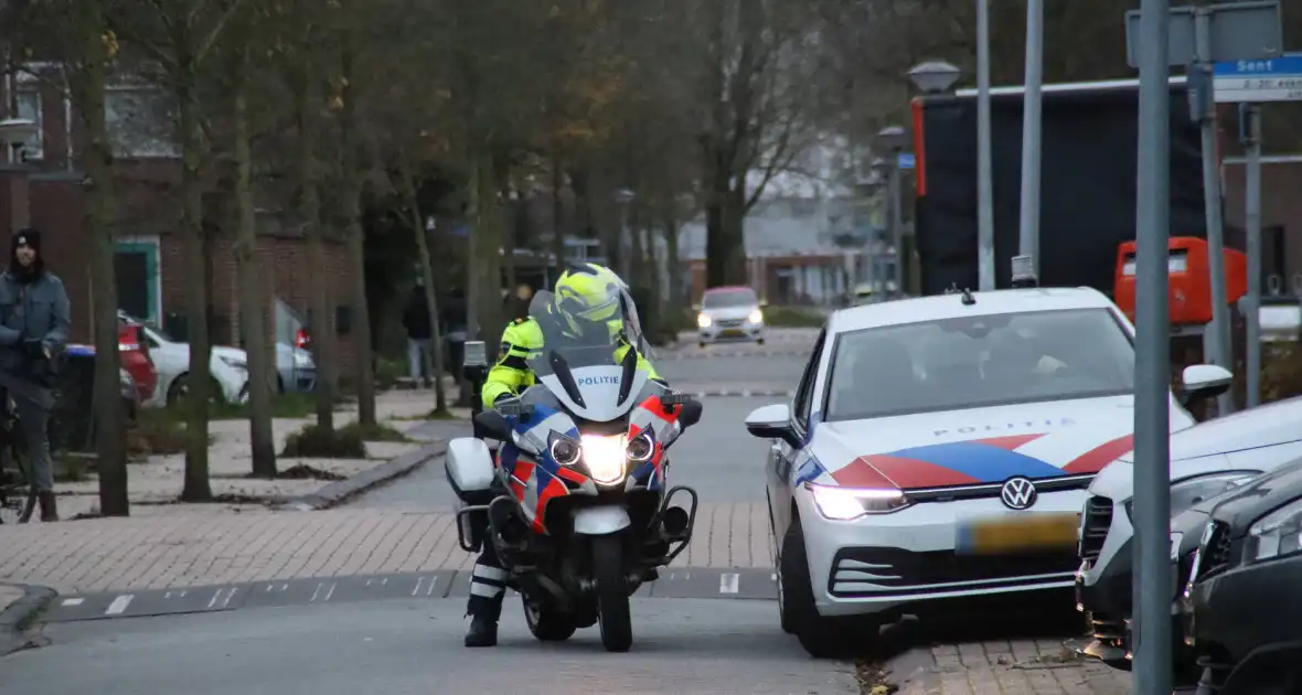 Veel politie aanwezig vanwege verdachte situatie - Foto 6