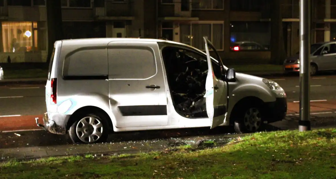 Onderzoek naar brandstichting in bestelbus - Foto 5