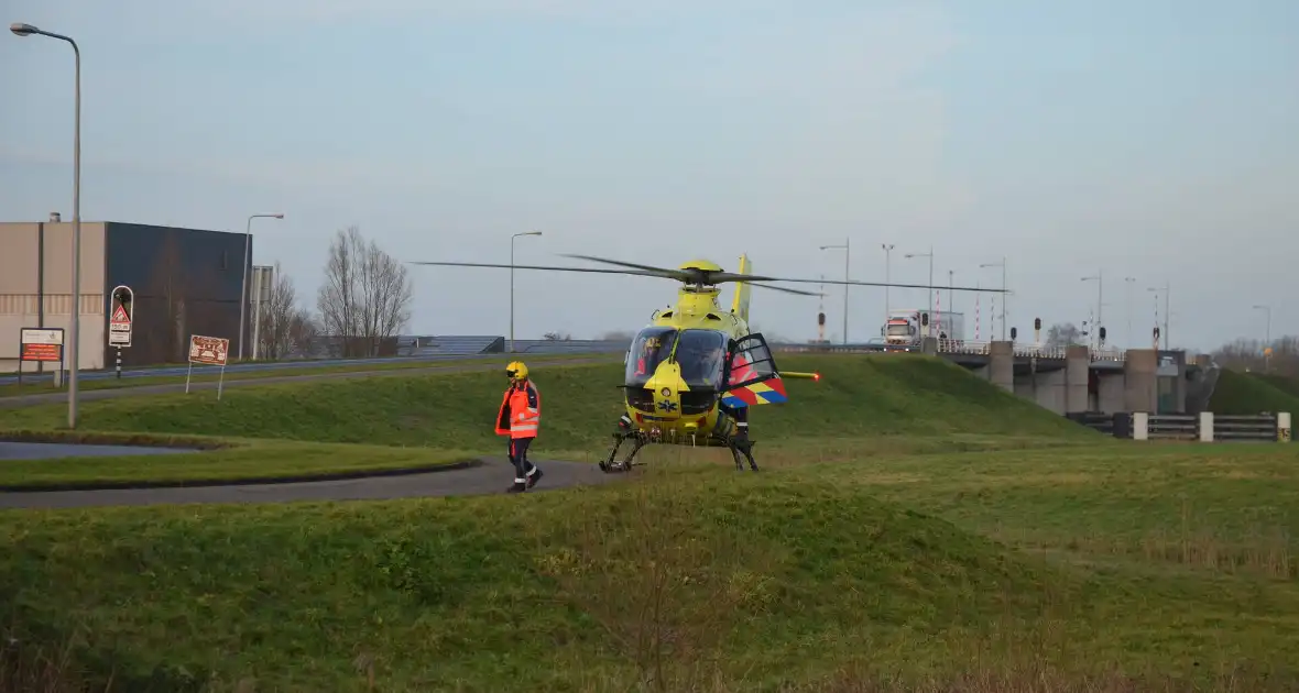 Zwaargewonde bij frontale botsing - Foto 1