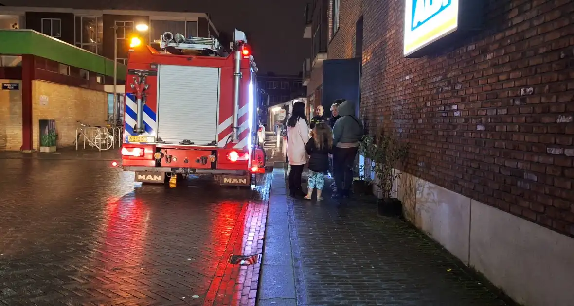 Brandweer ventileert winkel na rookontwikkeling - Foto 2