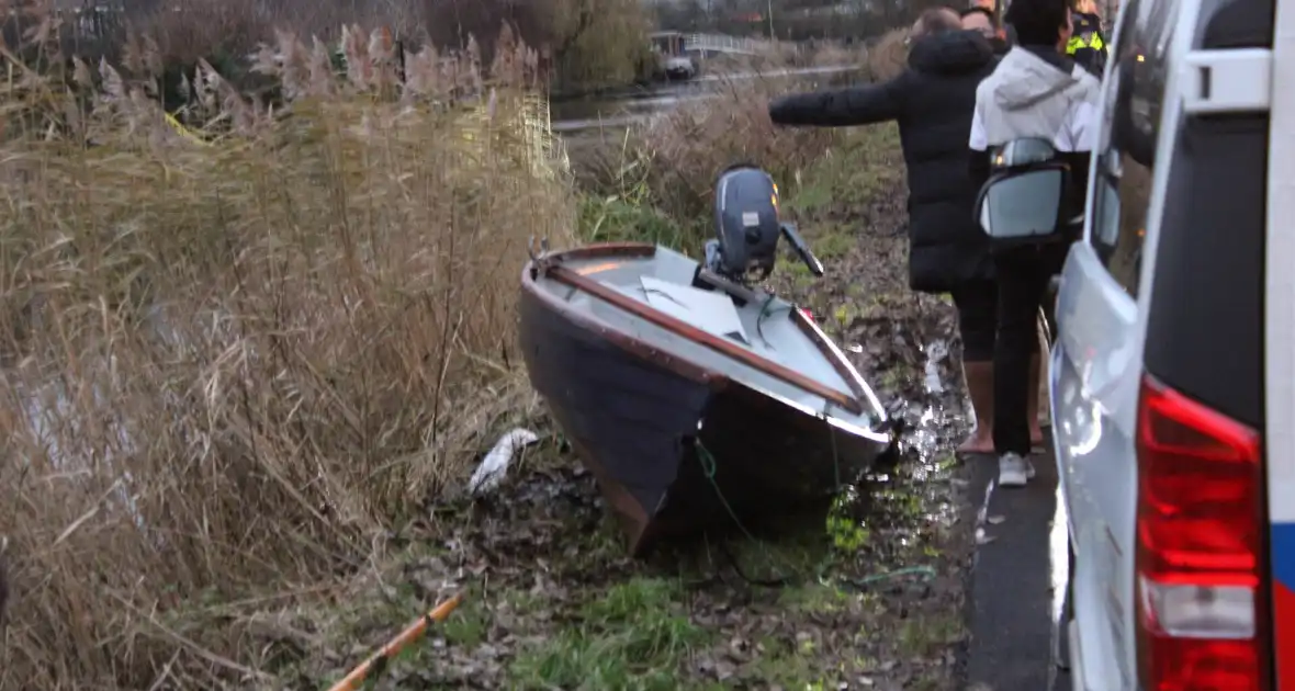 Motorboot met acht opvarende gezonken