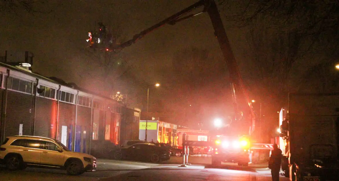 Veel rookontwikkeling bij brand in bedrijfspand - Foto 1