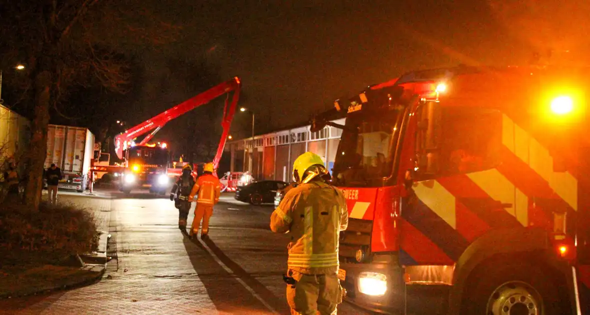 Veel rookontwikkeling bij brand in bedrijfspand - Foto 6