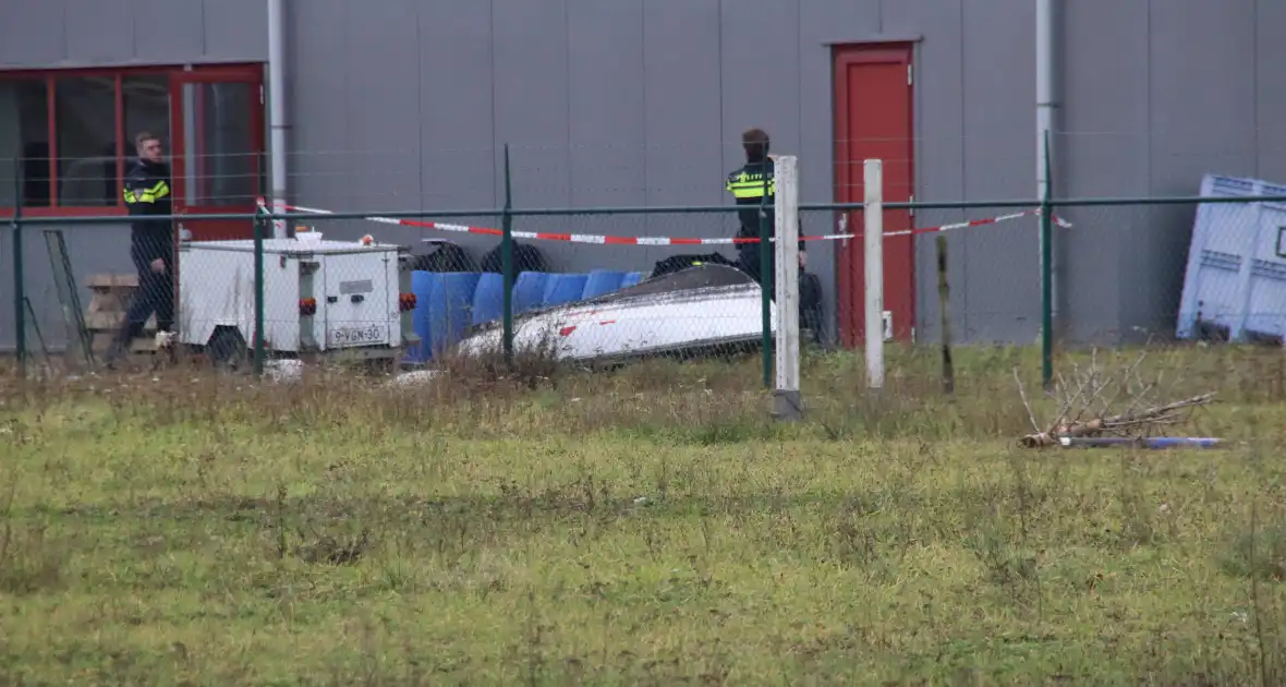 Groot politie onderzoek bij werkadres vermiste man - Foto 15