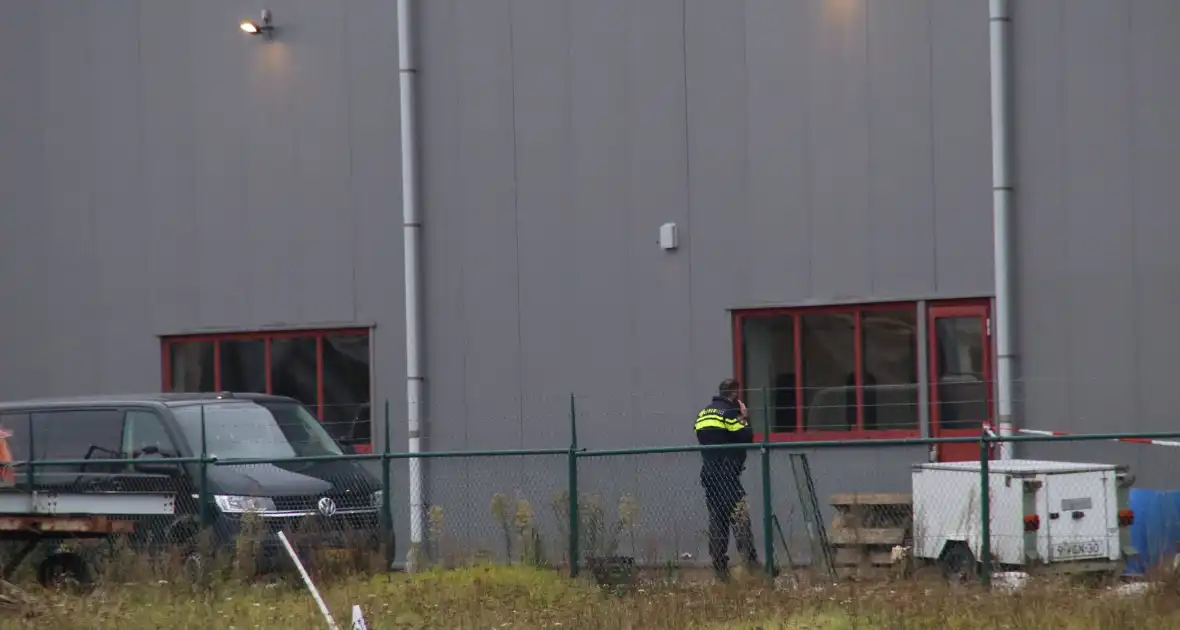 Groot politie onderzoek bij werkadres vermiste man - Foto 24