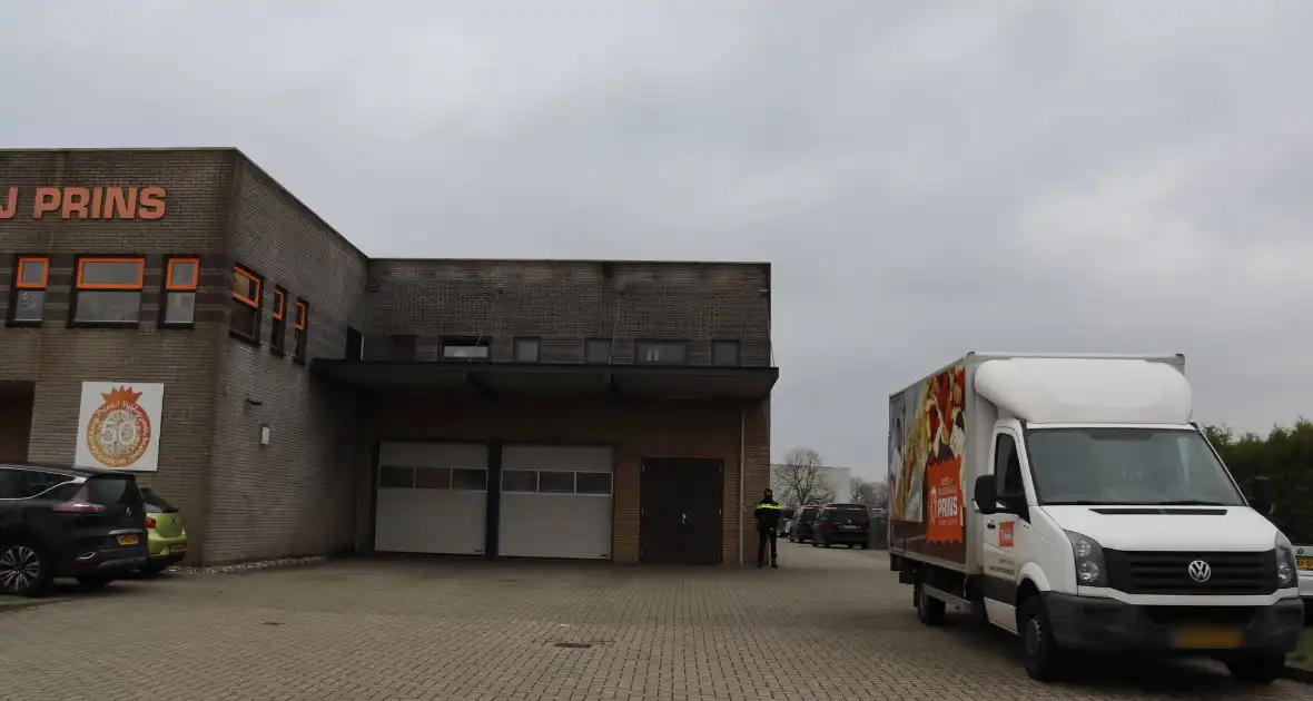 Groot politie onderzoek bij werkadres vermiste man - Foto 5