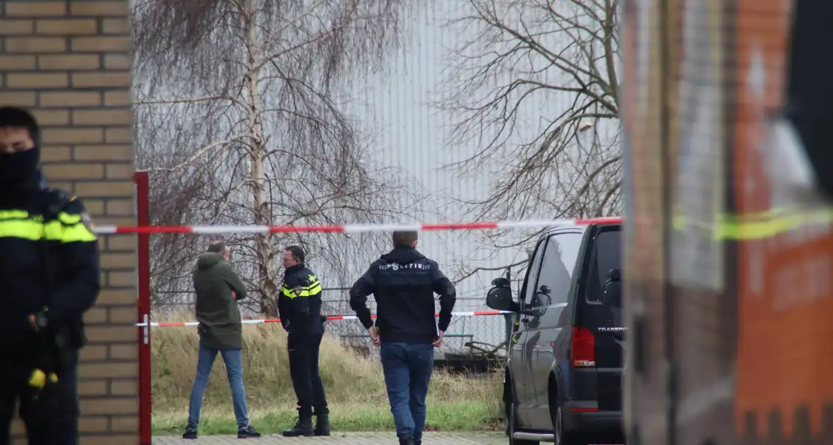 Groot politie onderzoek bij werkadres vermiste man - Foto 6