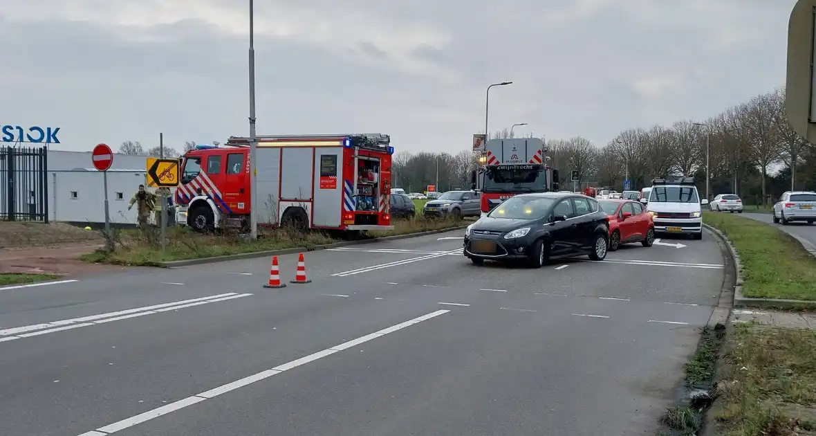 Voertuig te water veel hulpdiensten ingezet - Foto 3