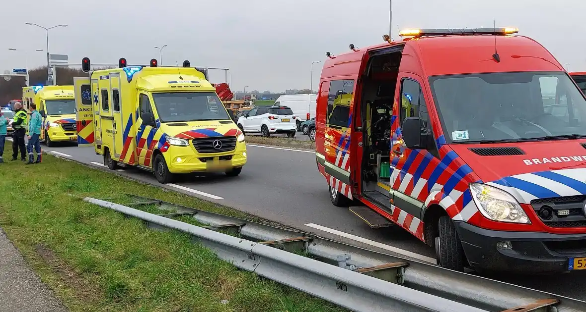 Voertuig te water veel hulpdiensten ingezet - Foto 5