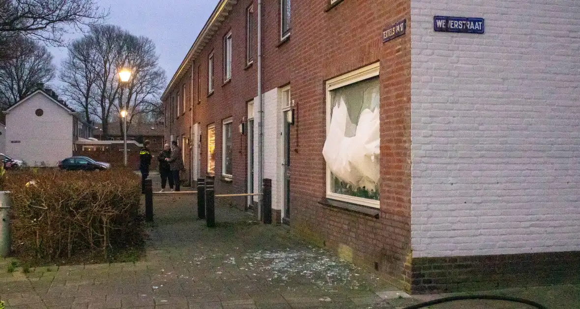 Grote schade bij gasexplosie bij woning - Foto 18