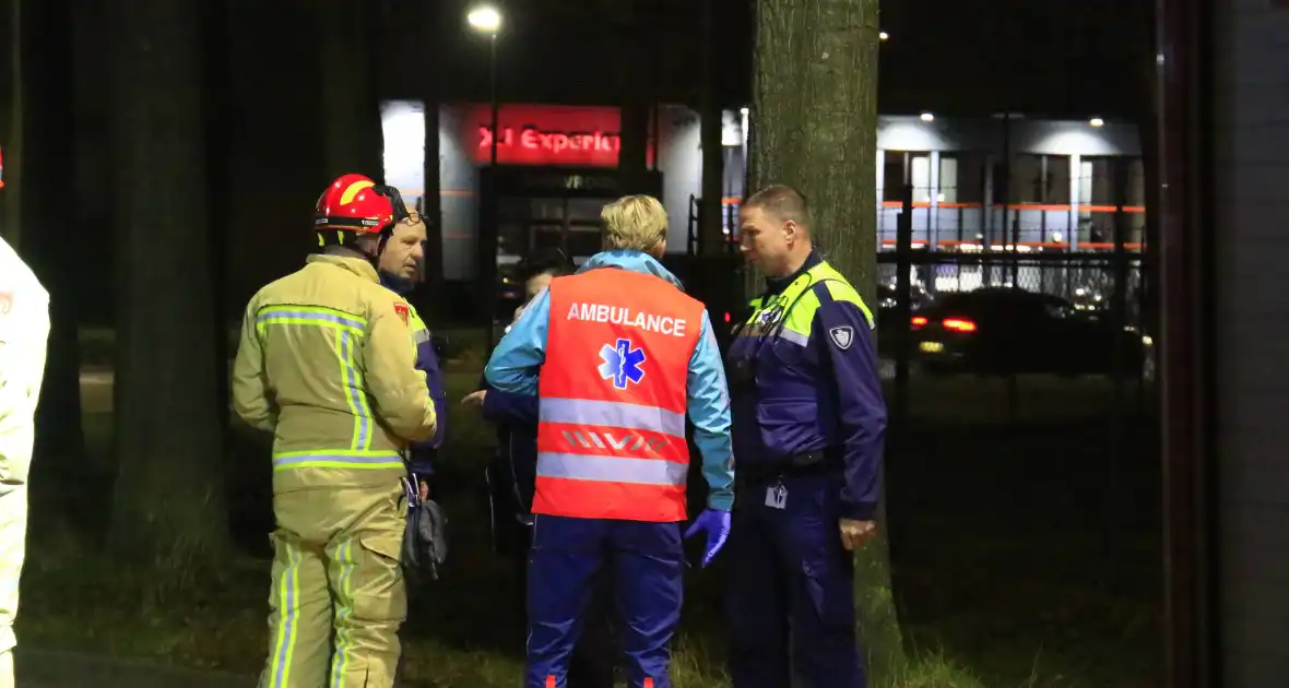 Fietser komt onder lijnbus terecht - Foto 1