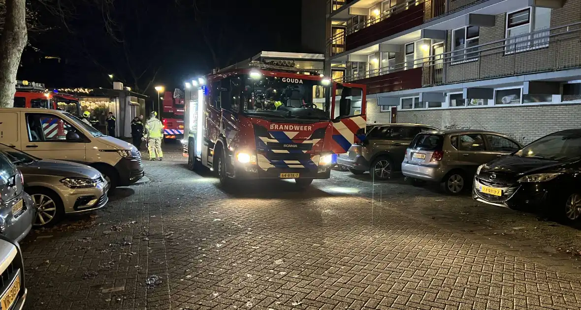 Veel rookontwikkeling bij grote brand in flatwoning - Foto 5