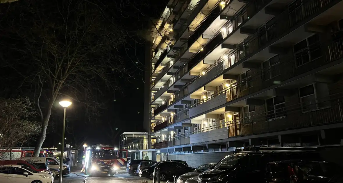 Veel rookontwikkeling bij grote brand in flatwoning - Foto 7